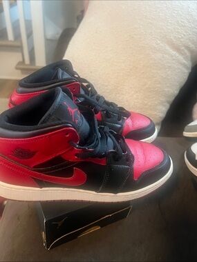 Nike Air Jordan 1 Mid - Black and Red